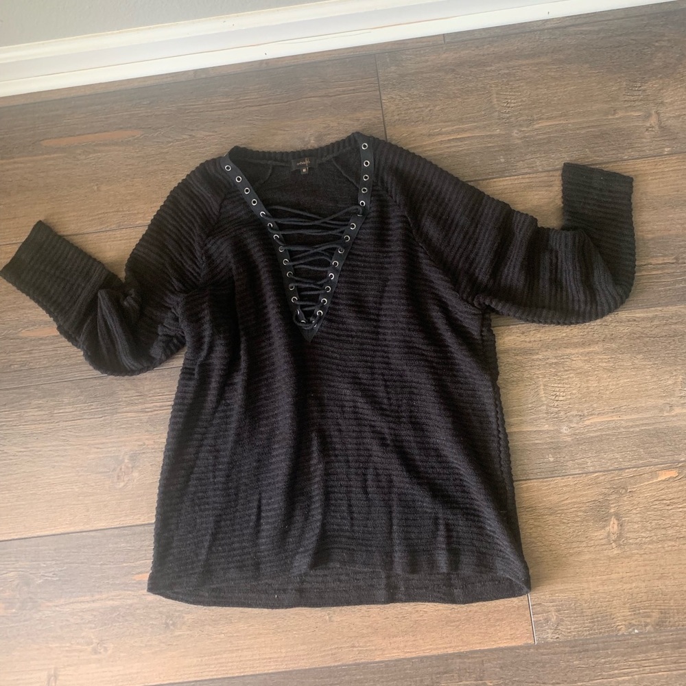 Black sweater in EUC